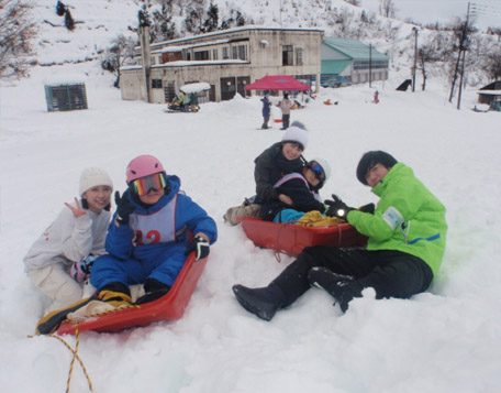 冷たい雪と温かい笑顔
